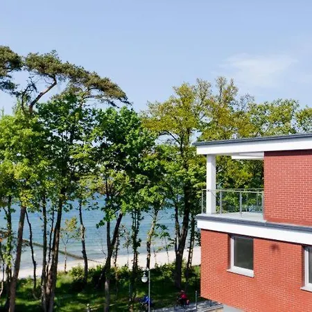 Klifowa 38 *